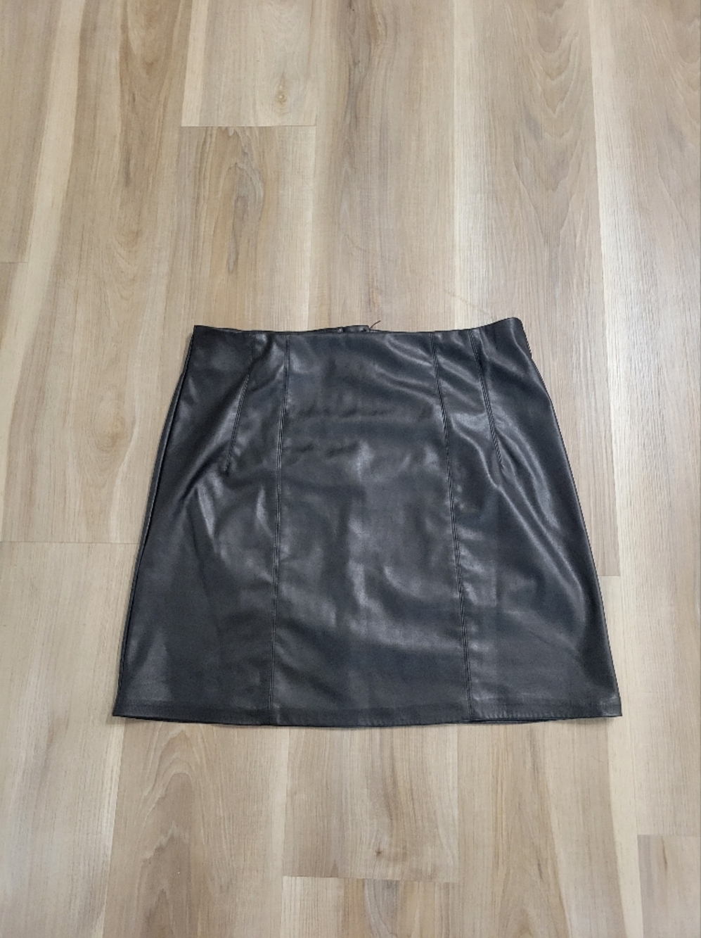 Suzy Shier Black Faux Leather Mini Skirt Size L